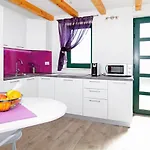 Дом отдыха Family Friendly House With A Swimming Pool Bol, Brac - 23787