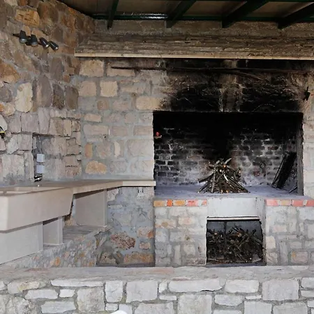 Family Friendly House With A Swimming Pool Bol, Brac - 23787 Casa vacanze