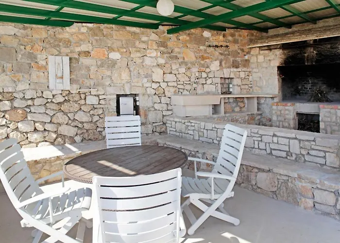 Casa vacanze Family Friendly House With A Swimming Pool Bol, Brac - 23787 *