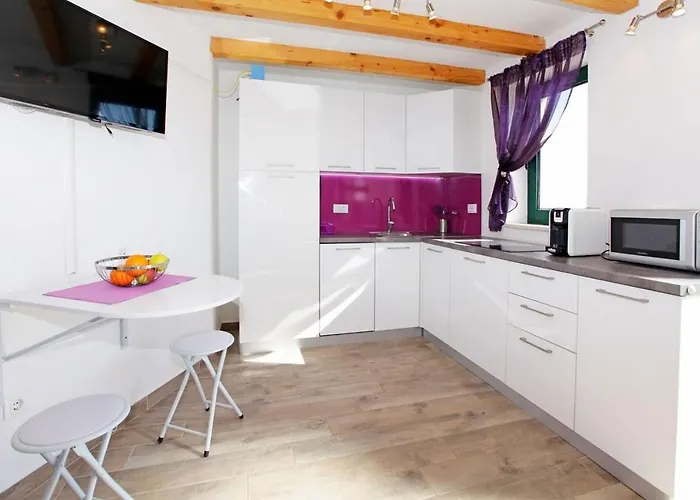 Casa vacanze Family Friendly House With A Swimming Pool Bol, Brac - 23787 Bol