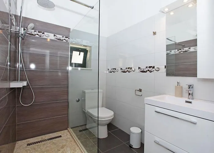 Family Friendly House With A Swimming Pool Bol, Brac - 23787 Casa vacanze